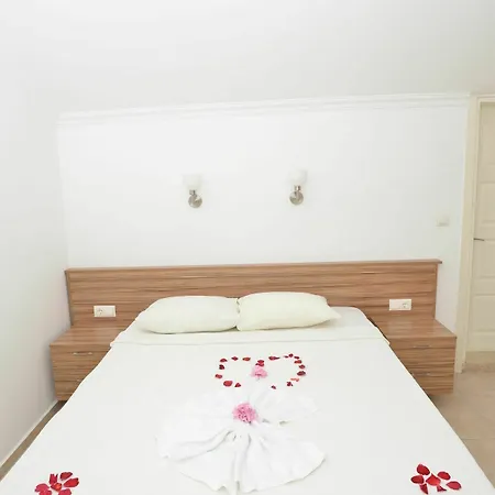 Lighthouse Legend Aparts