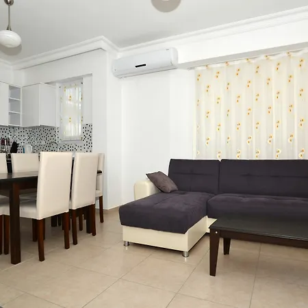 Lighthouse Legend Aparts フェティエ